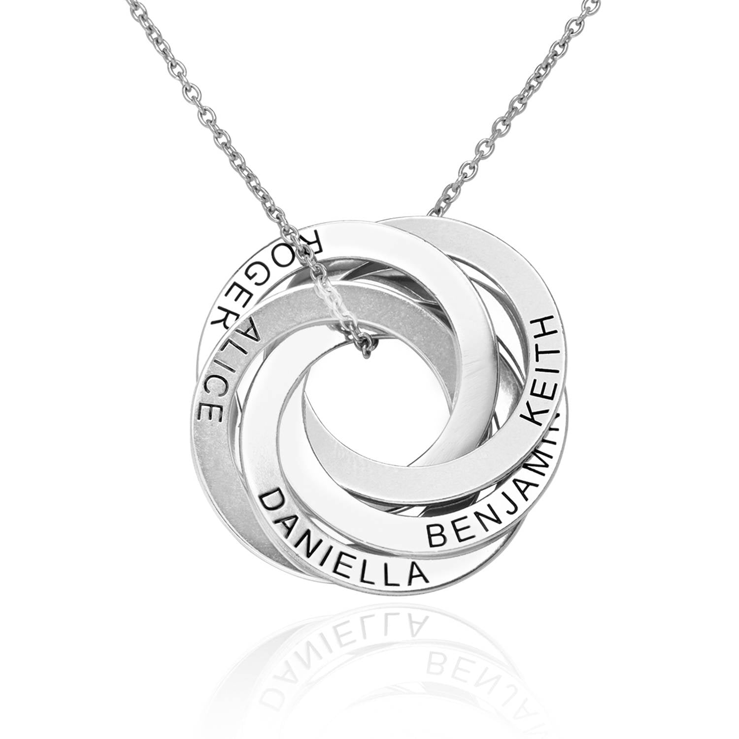 Engraving circle name necklace