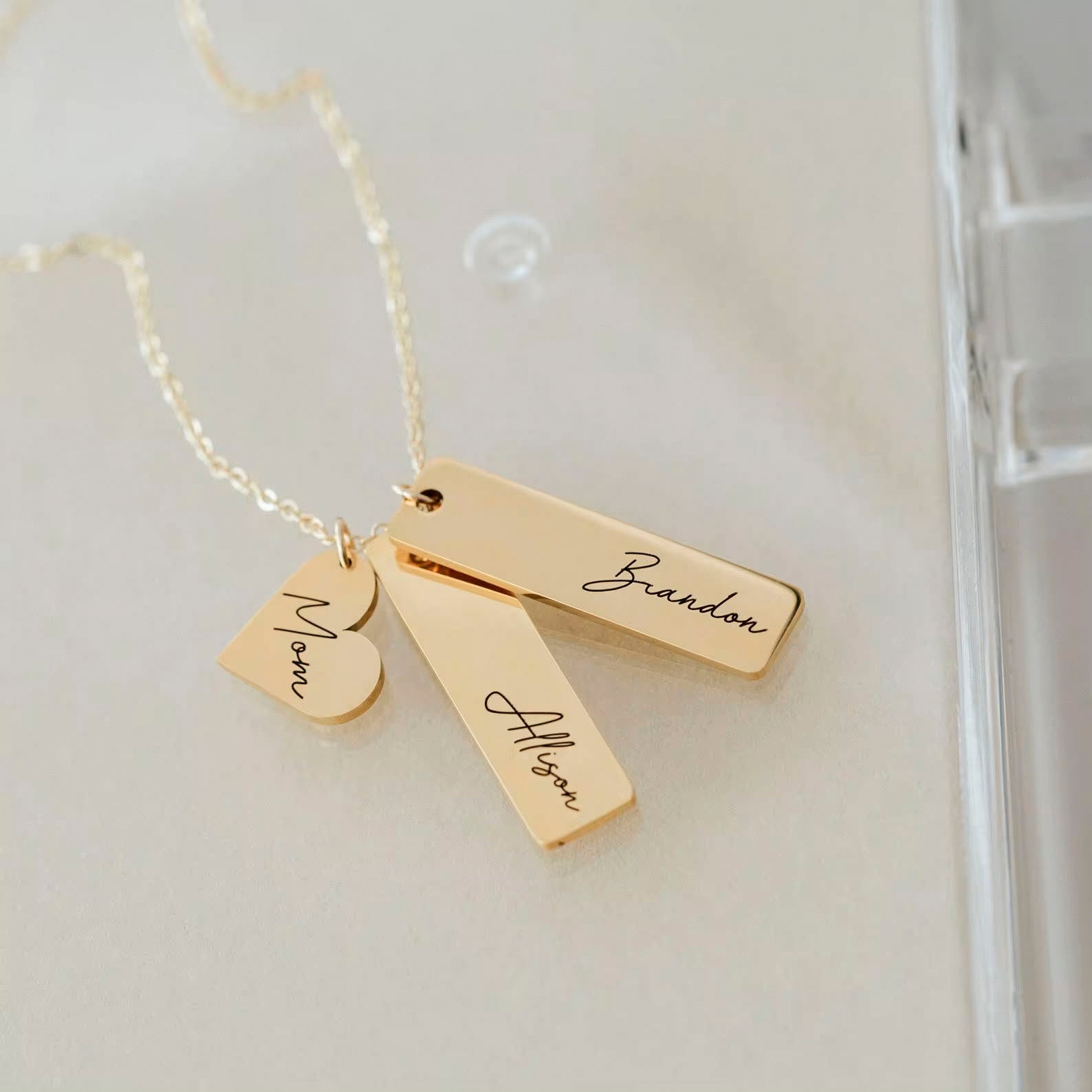 Bar necklace with name engraved