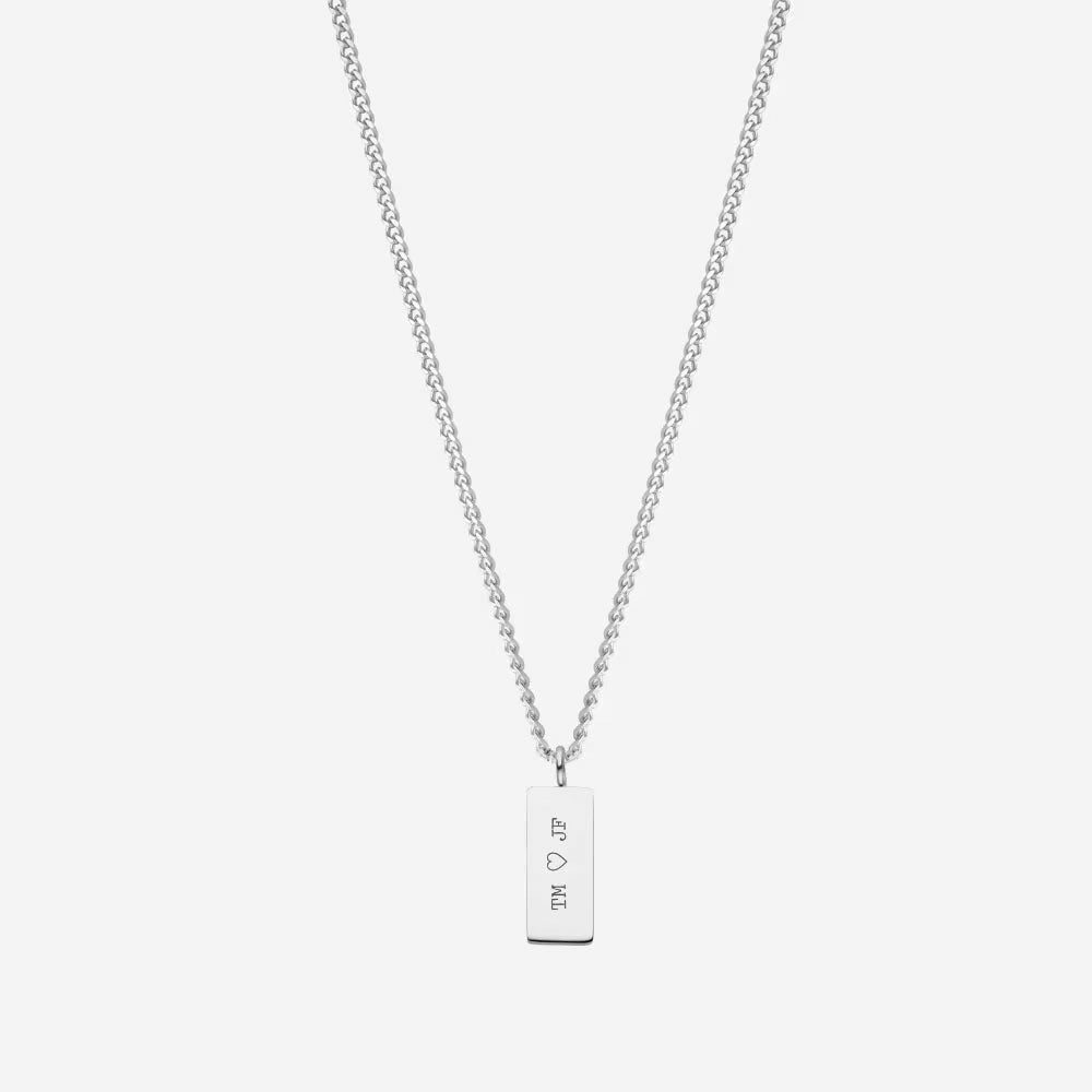 Bar necklace with name engraved