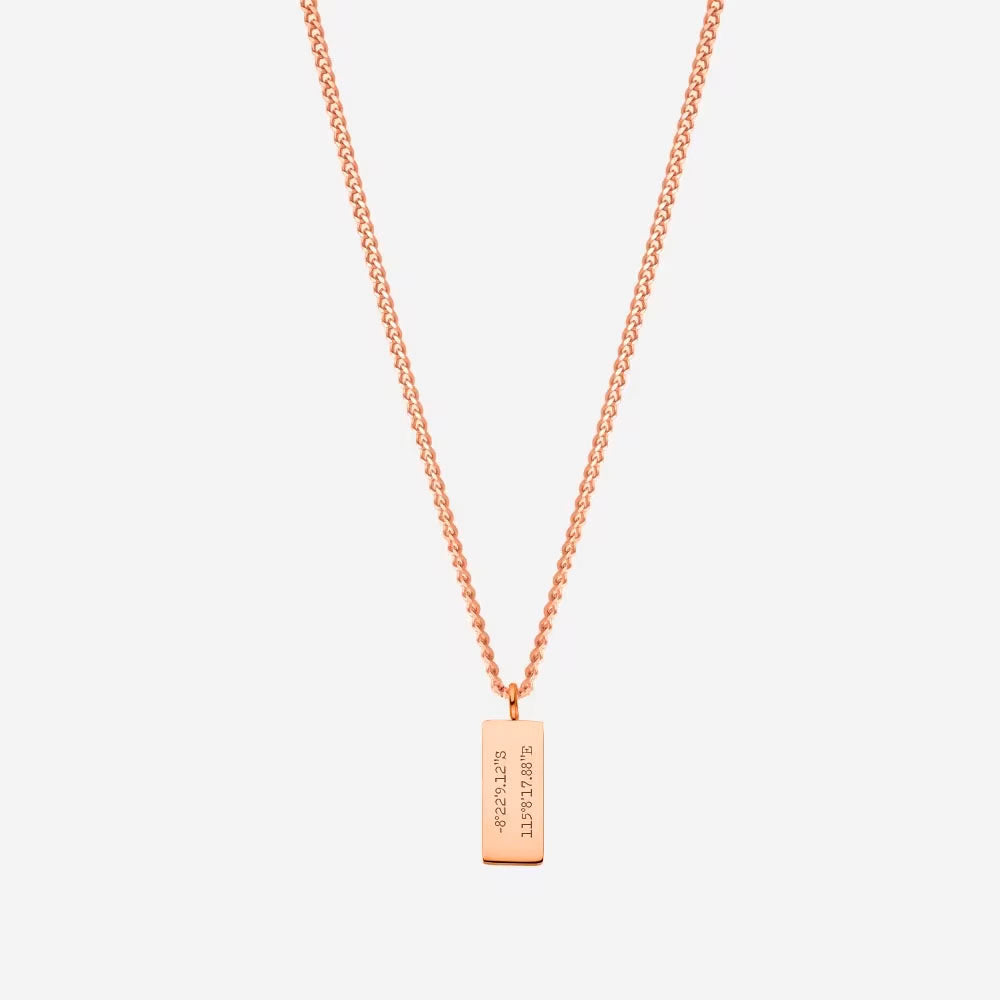 Bar necklace with name engraved