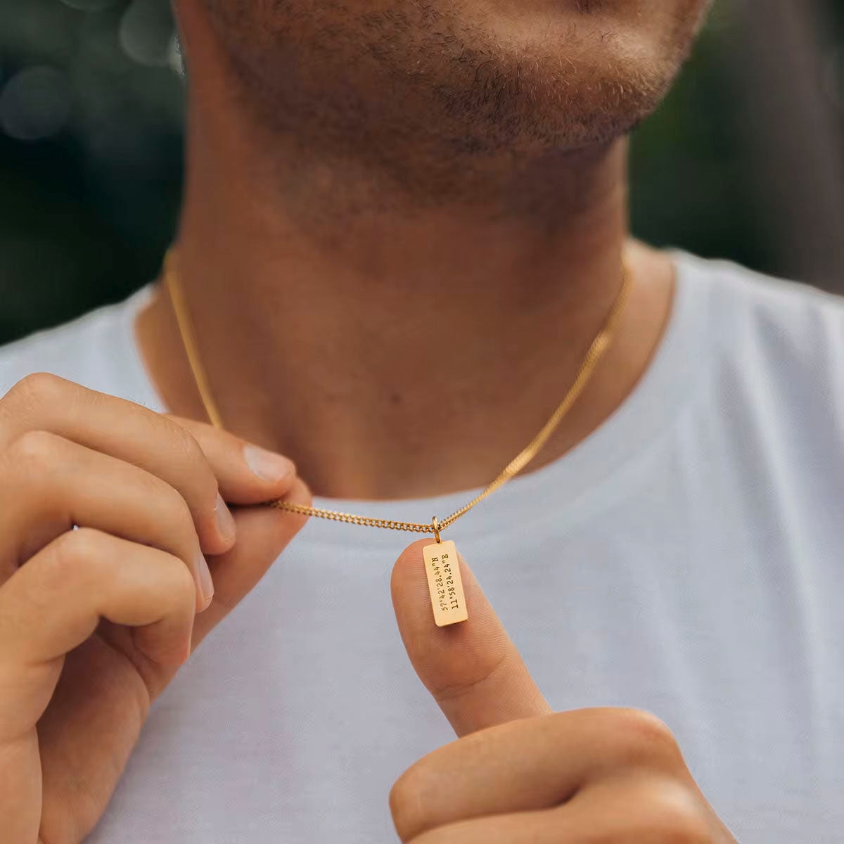 Bar necklace with name engraved