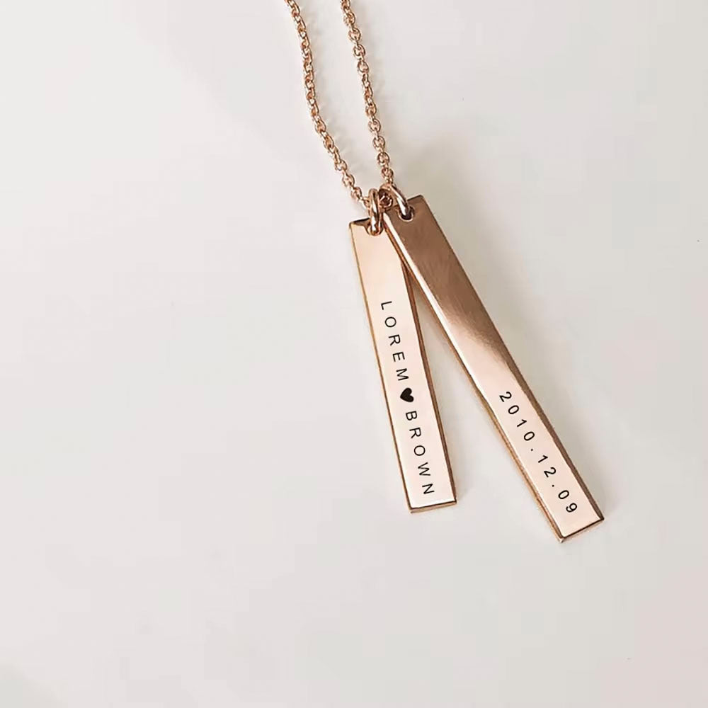 Bar necklace with name engraved