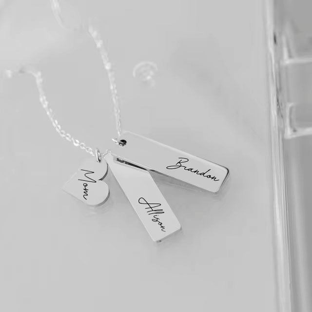 Bar necklace with name engraved