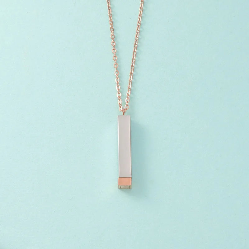 Bar necklace with name engraved